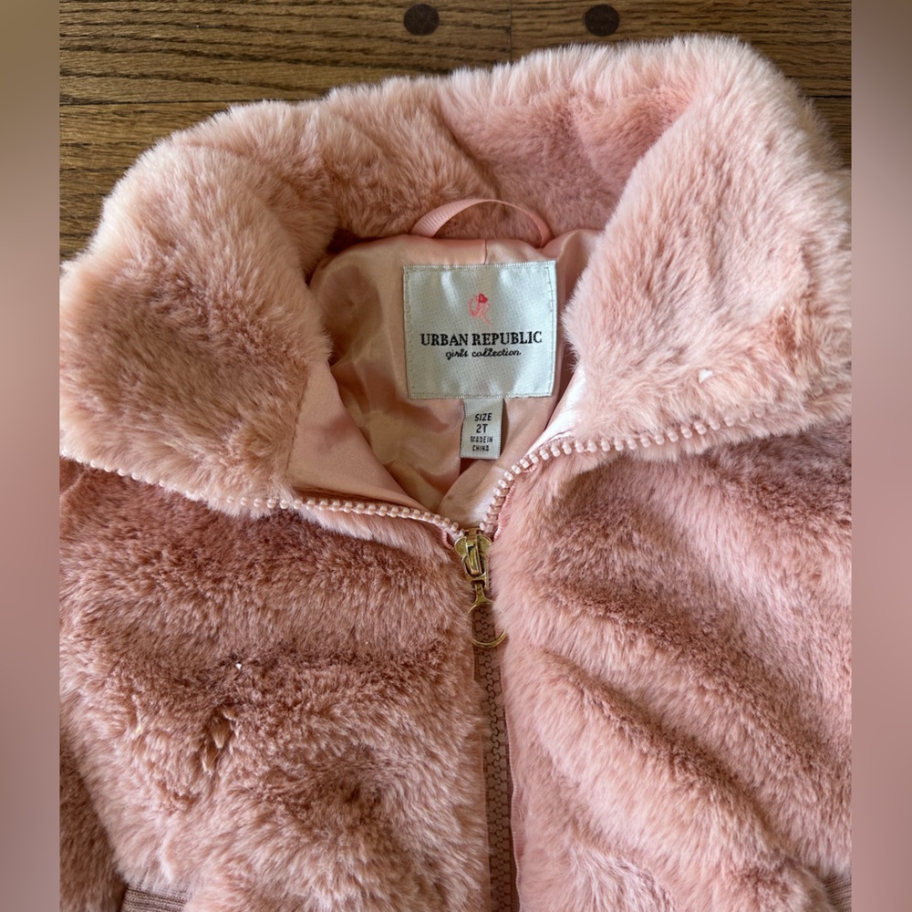 Urban Republic Toddler Girl Faux Fur Pink Jacket Size 2T - Picture 3 of 3
